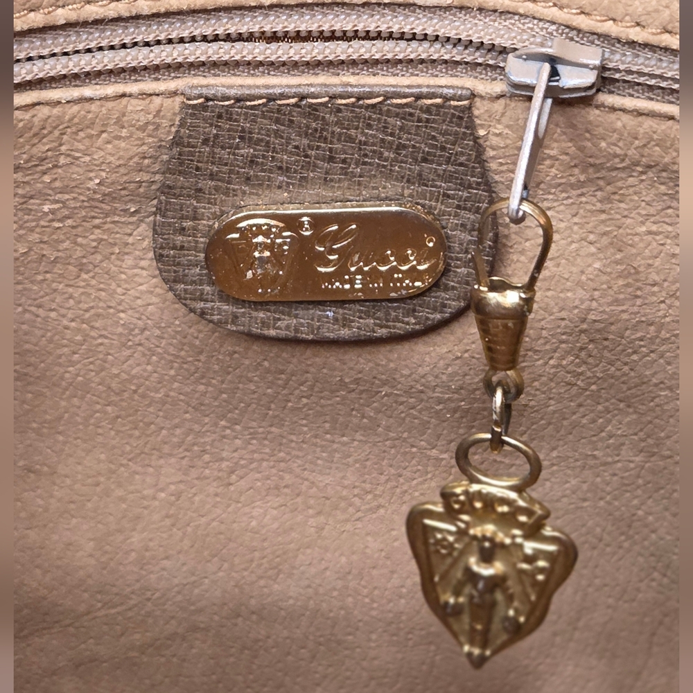Gucci 1970's Rare convertable crossbody/clutch an archived collectible piece - Picture 14 of 16